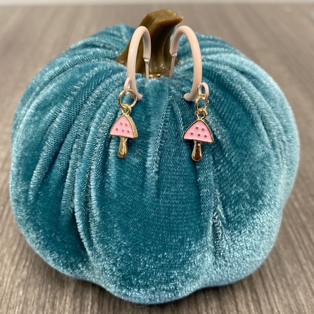 🍄 Cute Pink Mushroom Earrings